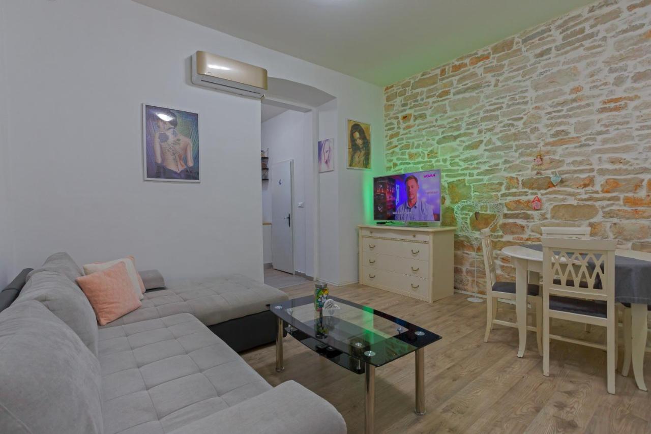 Rich Apartment Pula Exterior photo